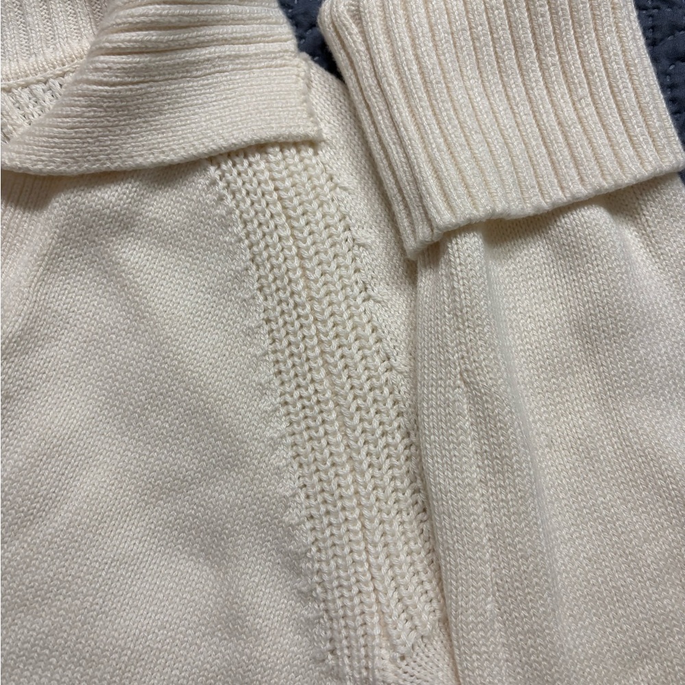 Abercrombie & Fitch Textural Notch Neck Sweater | Size M | Cream | Ribbed Knit - Picture 6 of 8